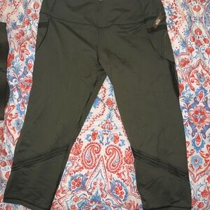 VSX knockout capri leggings